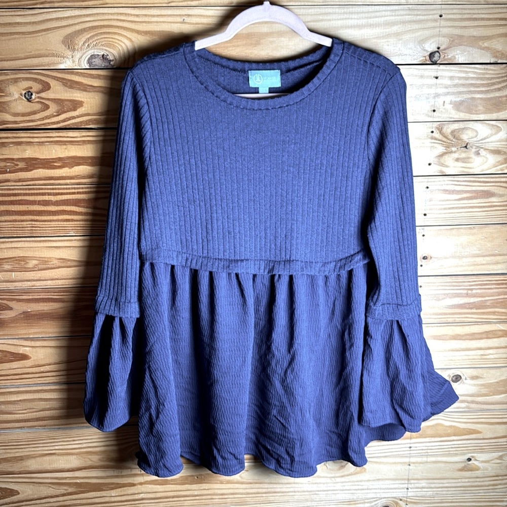Liz Lange maternity sweater bell sleeves flowy bottom medium